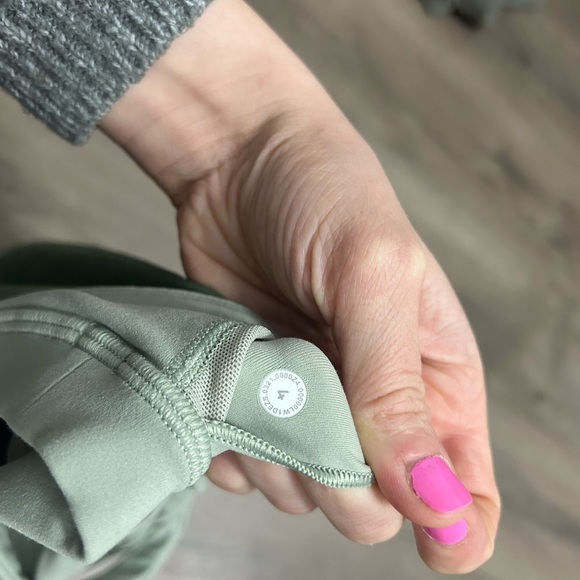 Lululemon Nulu Asymmetrical Bodysuit Green Twill / Green Fern Size 4 - Picture 5 of 5